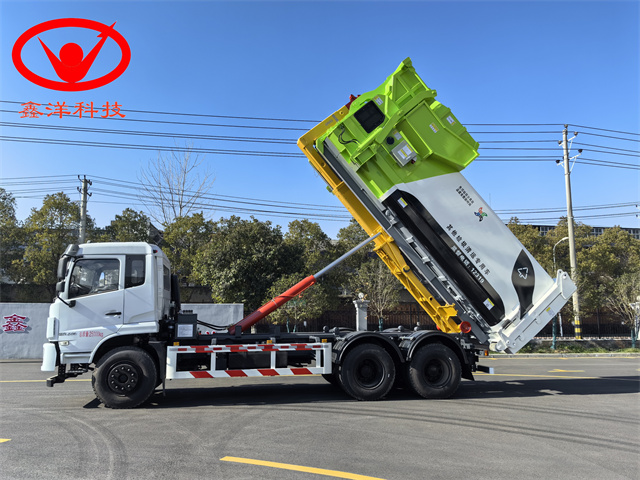 25噸東風(fēng)錦程勾臂垃圾車(chē)