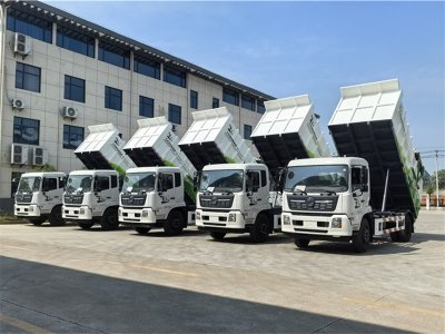 5臺(tái)東風(fēng)天錦垃圾轉(zhuǎn)運(yùn)車(chē)整裝待發(fā)