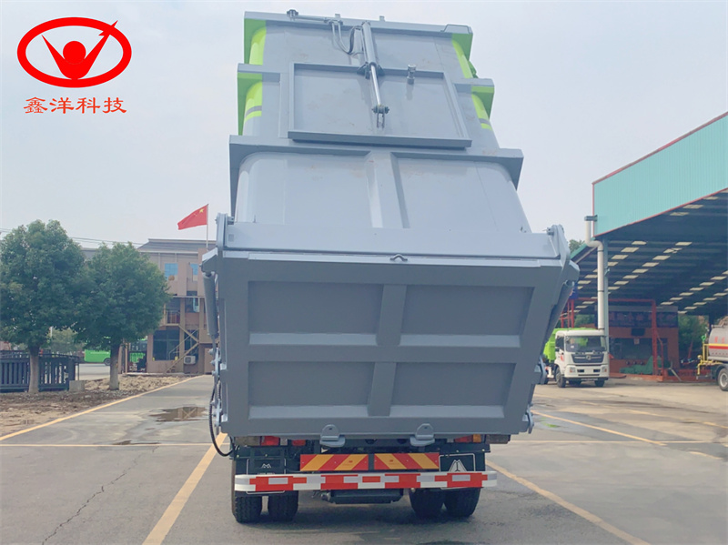 東風(fēng)華神小三軸勾臂垃圾車