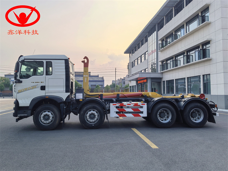 31噸重汽豪沃前四后八自卸垃圾車