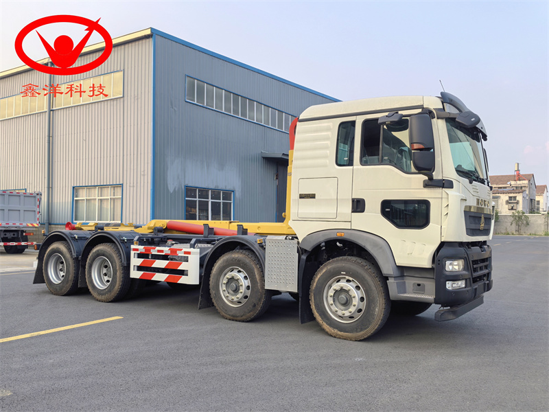 31噸重汽豪沃前四后八自卸垃圾車