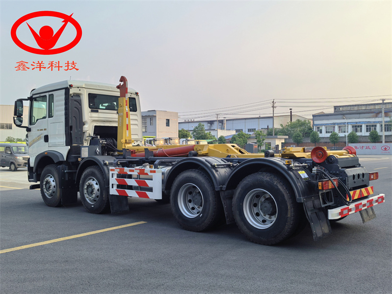 31噸重汽豪沃前四后八自卸垃圾車